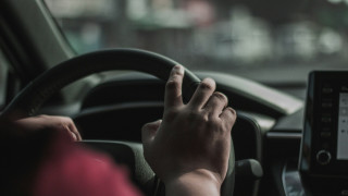 Θεσσαλονίκη: Πήραν αυτοκίνητο για δοκιμαστική οδήγηση και έγιναν «καπνός»