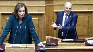 Απάντηση Μπακογιάννη σε Βελόπουλο: «Όλες οι κυβερνήσεις έκαναν φύλλο και φτερό τα οικονομικά μας»