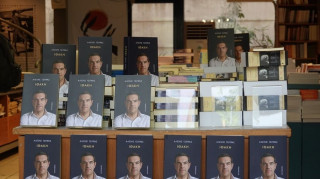 «Πίσω από τις λέξεις κρύβεται ο Αλέξης»: Νέο βίντεο Τσίπρα για την «Ιθάκη» και τους επικριτές του