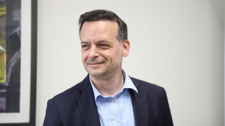 «Όλο και πιο χαμηλά»: Πυρά Δούκα για την αφαίρεση των Πολεοδομιών από τους Δήμους