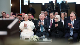 Ερντογάν για συνάντηση με Πάπα Λέων: «Κοινή προσδοκία για παγκόσμια ειρήνη και σταθερότητα»