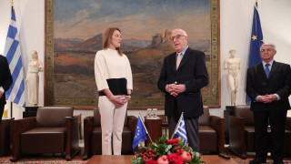 «Όχι» σε περικοπές στους αγρότες – «Όχι» σε διαιρεμένη Κύπρο, τα μηνύματα Κακλαμάνη και Μετσόλα