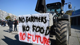 Μπλόκα σε όλη τη χώρα στήνουν οι αγρότες: «Δίνουν ψίχουλα, είμαστε στα τάρταρα, η ύπαιθρος σβήνει»