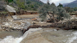 Βιβλική καταστροφή στη Θάσο από την κακοκαιρία Adel: Ξηλώθηκαν δρόμοι και πλημμύρισαν σπίτια