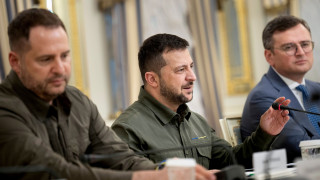 Ο Ζελένσκι απομάκρυνε το δεξί του χέρι - Τι σημαίνει για την Ουκρανία και τις σχέσεις του με τη Δύση