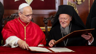 Ιστορικές στιγμές στο Φανάρι: Υπεγράφη η Κοινή Δήλωση Πάπα Λέοντος και Πατριάρχη Βαρθολομαίου