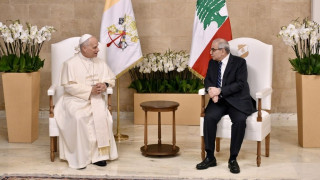 Θερμή υποδοχή του Πάπα στον Λίβανο - Κάλεσε τους Λιβανέζους να «μείνουν» στη χώρα τους
