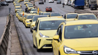 Πανελλαδικό «χειρόφρενο» από τους οδηγούς ταξί Τρίτη και Τετάρτη - Τι ζητούν