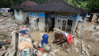 Φονικές πλημμύρες στην Ινδονησία: 1.160 νεκροί, εκατοντάδες αγνοούμενοι - Σε απόγνωση οι επιζώντες
