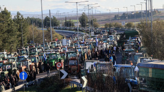 Για «Χριστούγεννα στα μπλόκα» προειδοποιούν οι αγρότες και στήνουν νέα σε Θήβα, Λειβαδιά και Έβρο