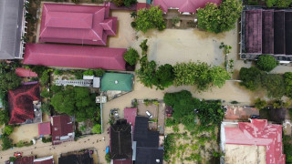 Ανείπωτη καταστροφή στην Ινδονησία: Σχεδόν 800 νεκροί από την τροπική καταιγίδα
