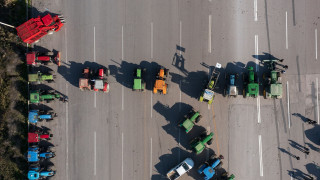 Αγρότες: Μπλόκα σε Νίκαια, Μάλγαρα και Καρδίτσα - Σχεδιάζουν και νέους αποκλεισμούς