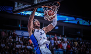 Γιάννης Αντετοκούνμπο: Έσβησε δεκάδες φωτογραφίες στο Instagram με τη φανέλα των Μπακς