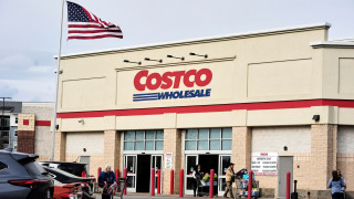 Costco: Τι οδήγησε τον «γίγαντα» του λιανεμπορίου να μηνύσει την κυβέρνηση Τραμπ