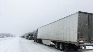 Κακοκαιρία στην Βιρτζίνια: Οδηγός νταλίκας κρεμόταν για ώρες από γέφυρα ύψους 30 μέτρων