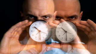 Νέα μελέτη αποκαλύπτει γιατί ο χρόνος μοιάζει να κυλά γρηγορότερα όσο μεγαλώνουμε