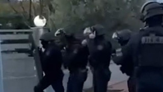 Βίντεο από την έφοδο της ΕΛ.ΑΣ. στα σπίτια της σπείρας που έκανε κλοπές στην Αττική