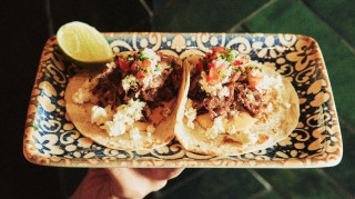 Αυθεντικά μεξικανικά vibes και ηχηρές υπογραφές σε ένα Barra & Cantina Mexicana στο Ψυχικό