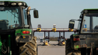 Οι αγρότες έκλεισαν και τα δύο ρεύματα κυκλοφορίας στα διόδια των Μαλγάρων