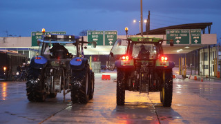 Οι αγρότες έκλεισαν τo τελωνείο του Προμαχώνα για τα φορτηγά: «Άγνωστο πότε θα ανοίξει»