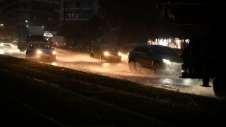 Κακοκαιρία Byron: Πλημμύρισαν Ομόνοια και Χαμοστέρνας - Από μία λωρίδα η κίνηση στην Ποσειδώνος