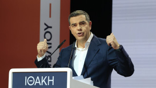 Ο «κυρίαρχος» Τσίπρας, τα θεωρεία και η αμφισβήτηση του «καπετάνιου»