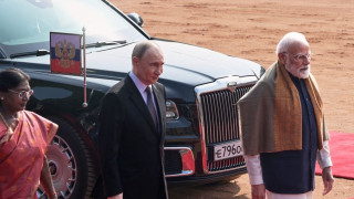 Επίδειξη δύναμης από τον Πούτιν στην Ινδία - Υπέγραψε σειρά από συμφωνίες με τον Μόντι