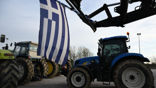 Θεσσαλονικη: Αγρότες επιχειρούν να στήσουν μπλόκο στο δρόμο προς το αεροδρόμιο «Μακεδονία»