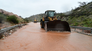 Liveblog - Κακοκαιρία Byron: Πλημμύρησαν σπίτια επιχειρήσεις και δρόμοι – Που κινούνται τα φαινόμενα
