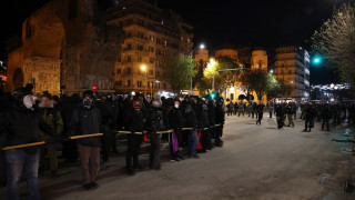 Επέτειος Γρηγορόπουλου: Ένταση στη Θεσσαλονίκη ανάμεσα σε διαδηλωτές και αστυνομικούς