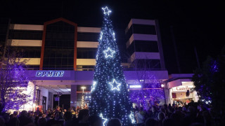 Δήμος Βάρης, Βούλας, Βουλιαγμένης: Εντυπωσιακή φωταγώγηση του χριστουγεννιάτικου δέντρου