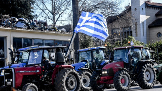 Οι αγρότες έκλεισαν επ’ αόριστον την Ολυμπία Οδό στην Κάτω Αχαΐα