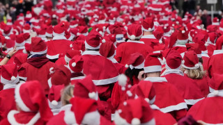 Χιλιάδες Άγιοι Βασίληδες κατέκλυσαν τους δρόμους της Βουδαπέστης