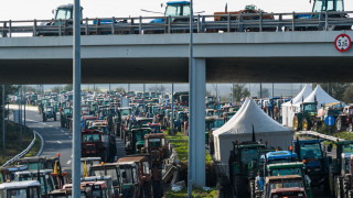 «Ήρθαμε για να μείνουμε» λένε οι αγρότες και κλείνουν τώρα και παραδρόμους - Ο «χάρτης» με τα μπλόκα
