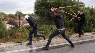 Liveblog: Αγρότες εισέβαλαν στα αεροδρόμια Ηρακλείου, Χανίων - Τραυματίστηκαν αστυνομικοί