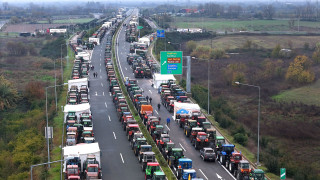 Αγρότες με τρακτέρ έξω από το γραφείο Τσιάρα στην Καρδίτσα: Ο εκρηκτικός διάλογος με την αστυνομία