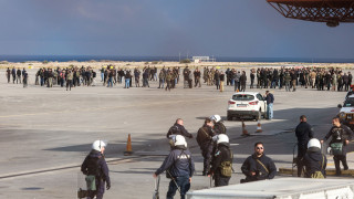 Αγρότες εισέβαλαν στο αεροδρόμιο Ηρακλείου - Ανεστάλη η λειτουργία του