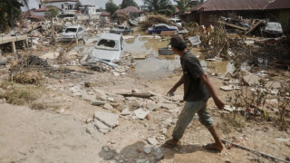 Ινδονησία: Τουλάχιστον 950 νεκροί στην Σουμάτρα από τις πλημμύρες - Στους 270 οι αγνοούμενοι