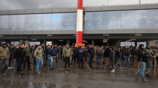 Liveblog: Επεισόδια αγροτών στα αεροδρόμια Ηρακλείου, Χανίων - Εξετάζεται και η εγκληματική οργάνωση