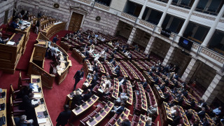Βουλή: Με ευρεία στήριξη ψηφίστηκαν τα μέτρα για τους πληγέντες σε Μάτι και Μάνδρα
