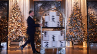 Πώς είναι η εμπειρία διαμονής σε ένα από τα 20 καλύτερα ξενοδοχεία του πλανήτη στις γιορτές;