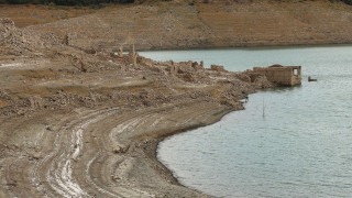 Κακοκαιρία Byron: Μόλις 49 χιλιοστά βροχής έπεσαν στον Μόρνο - «Στερεύει» η λίμνη