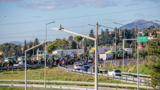 Φουντώνουν οι κινητοποιήσεις των αγροτών: Μπλόκο και στη Γέφυρα Ρίου-Αντιρρίου - Οι κλειστοί δρόμοι