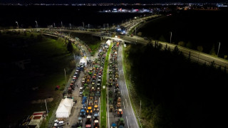 «Ζεσταίνουν μηχανές» οι αγρότες για νέους αποκλεισμούς και... καλούν να τους συλλάβουν