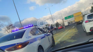 Κηφισιά: Τελάρα με πορτοκάλια προκάλεσαν «έμφραγμα» στην άνοδο του Κηφισού - Έπεσαν από φορτηγό