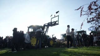 Εκρηκτικό το κλίμα στα μπλόκα των αγροτών: Τα επόμενα βήματα και το «στοίχημα» της κοινωνίας