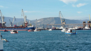 Καρέ - καρέ οι κινητοποιήσεις των αγροτών στο λιμάνι του Βόλου