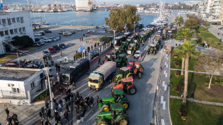 Πληρωμές και διάλογος με αγρότες αλλά και «γαλάζιους» βουλευτές στη σκιά των μπλόκων