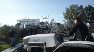 Βόλος: Αποχώρησαν οι αγρότες από το λιμάνι μετά το τελεσίγραφο της ΕΛΑΣ - Πάνω από 90 τα μπλόκα