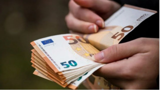 Πότε πληρώνεται το Δώρο Χριστουγέννων: Τι μπορούν να κάνουν οι εργαζόμενοι αν δεν καταβληθεί